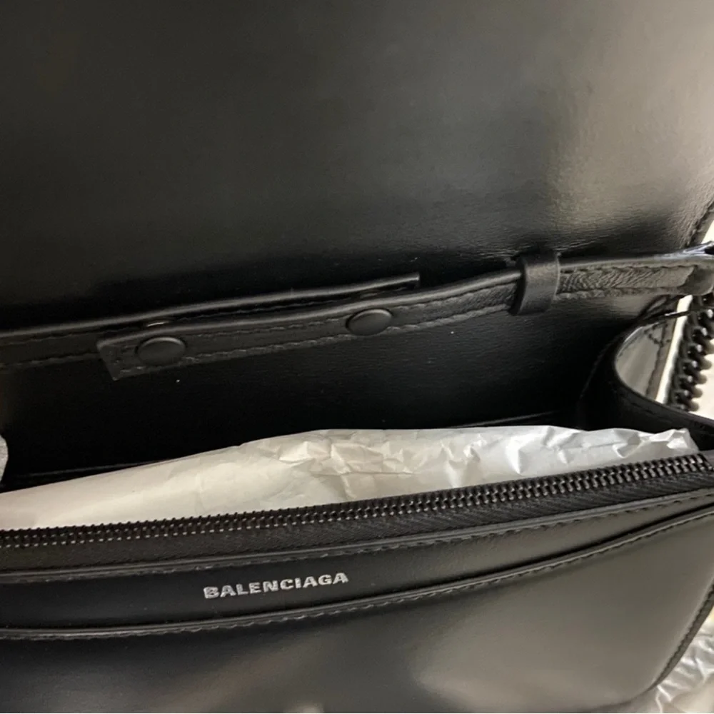 Balenciaga B bag wallet on chain - Picture 7 of 7